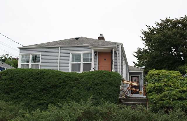 RENOVATED BALLARD 3 BED, 2 BATH DUPLEX UNIT FOR RENT CLOSE TO ALL