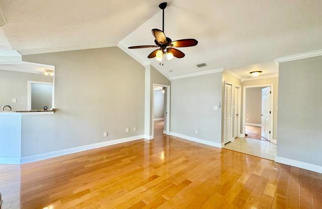 8615 Mallard Reserve Dr Unit 201