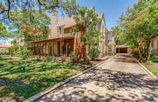 Charming 2-Bedroom Duplex in Mahncke Park