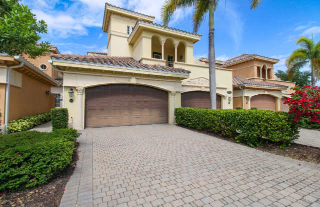 ** FIDDLER'S CREEK 3/3 WATERFRONT COACH HOME ** SOCIAL MEMBERSHIP TO FIDDLER'S CREEK **