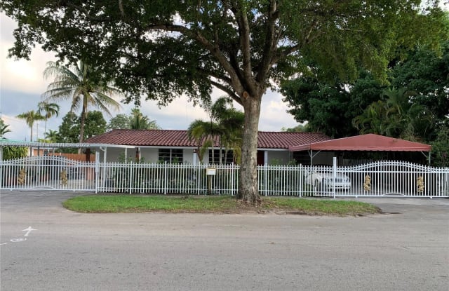 470 NE 127 St - 470 NE 127 St, North Miami, FL 33161