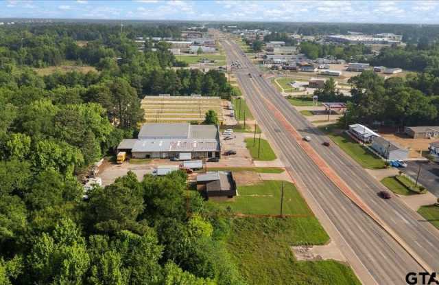 927 S SE Loop 323