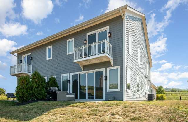 383 Manhattan Boulevard