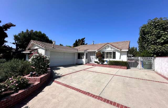 ***MOVE-IN SPECIAL 2 WEEKS FREE RENT***Fantastic renovated 3 Bed and 3 Bath House with detached bonus room/office in Granada Hills