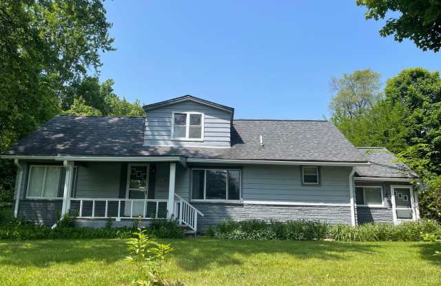 Photo of Updated 3bd/2ba in Rochester Hill house w/ huge back yard (Brand New EVERYTHING)