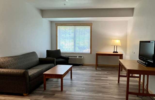 Ski Town Apartments - Walk downtown, jump in the pool or soak in the hot tubs, Steamboat Springs local's housing. photos photos