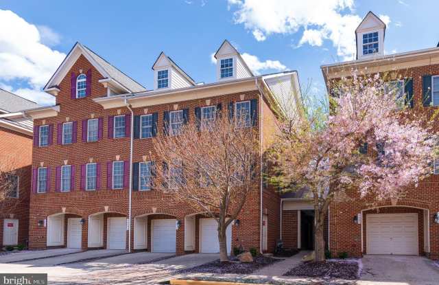 4619 HUMMINGBIRD Lane