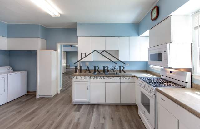 Large 3 Bedroom Apartment!