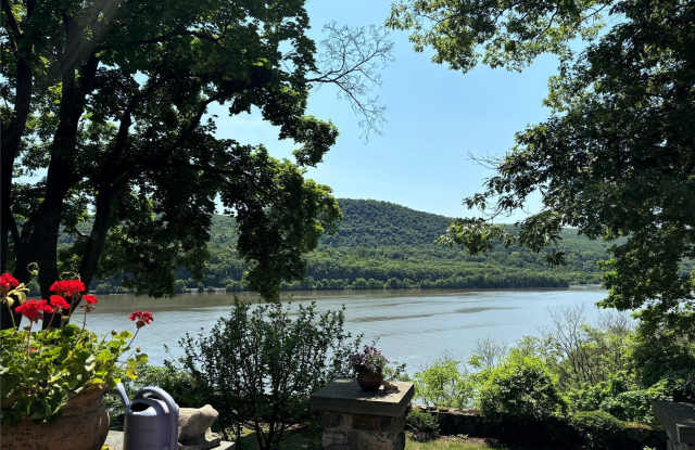 27 Webb Lane unit: 1N