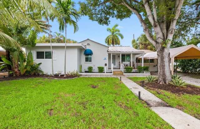 305 NE 14th Avenue