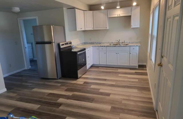 1215 University Avenue - Lower