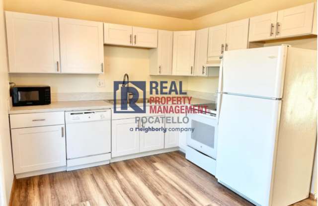 Updated 3 Bedroom 2 bath Townhome