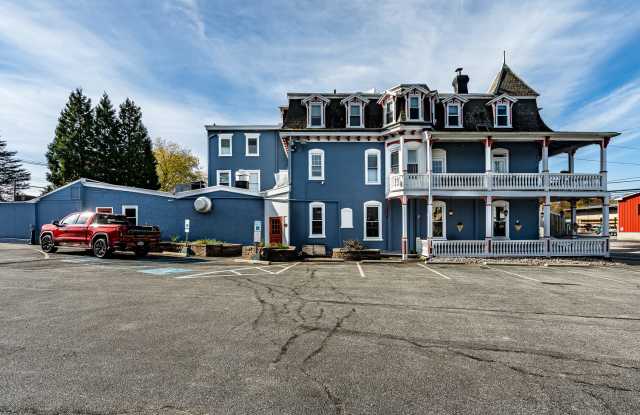 Photo of 400 Bridge St