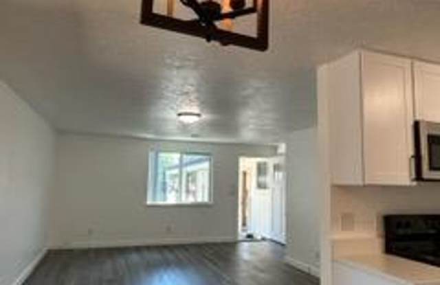 Cherry Ave 6-Plex