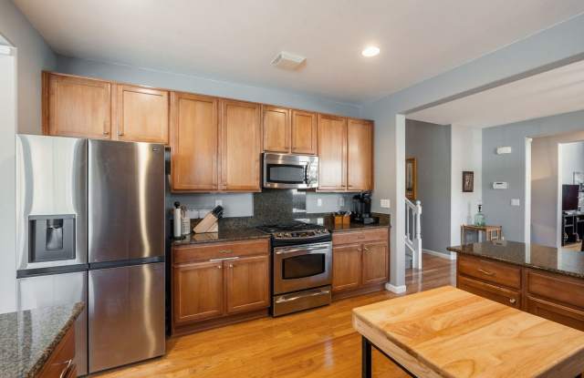 Furnished & Fully Equipped Low Maintenance Town Home (Somersett - Utilities Included)