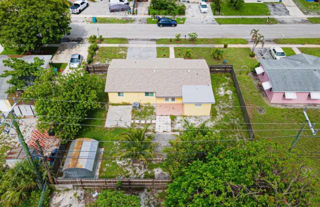 2181 Northeast 1st Lane