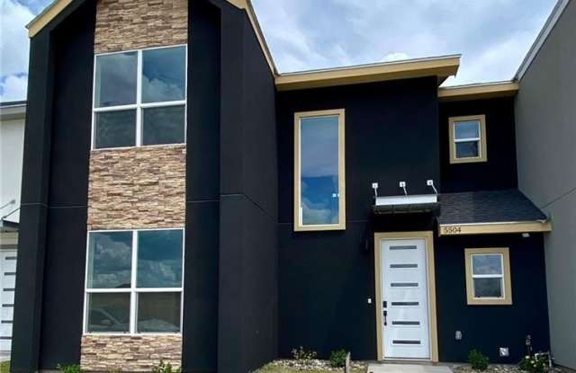 5504 N Crown Point
