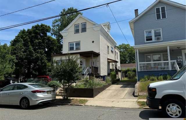 423 Cedar Avenue