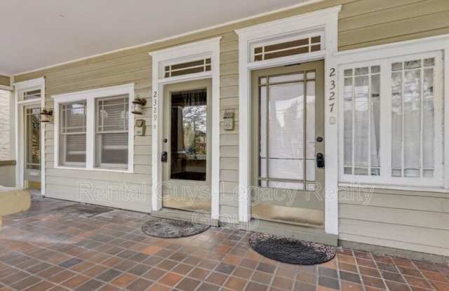 Photo of 2329 College Street