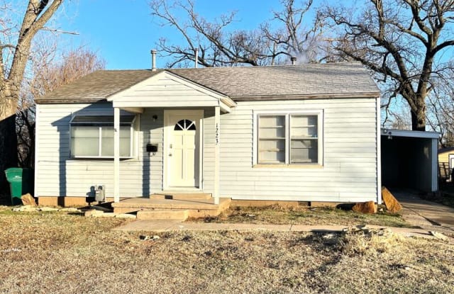 1223 Maybelle Ave - 1223 Maybelle Drive, Sapulpa, OK 74066