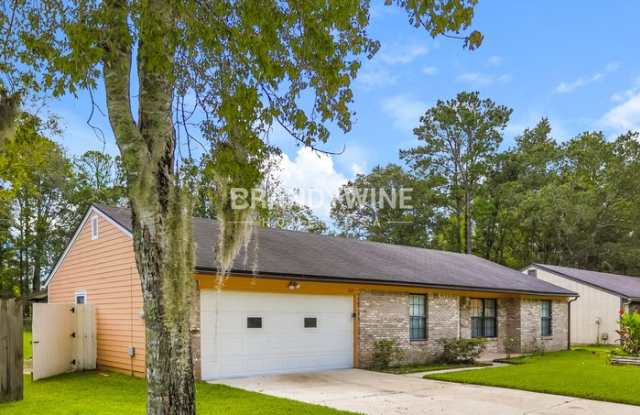 1621 Twin Oak Drive East