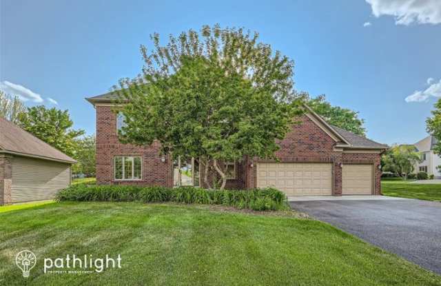 8143 Foxberry Bay