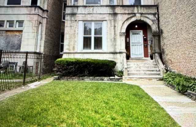 5943 S Indiana Avenue unit: 3