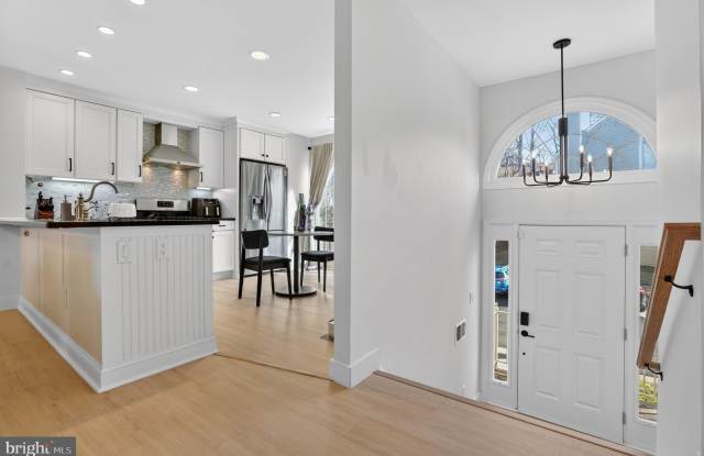 11433 HERITAGE OAK Court