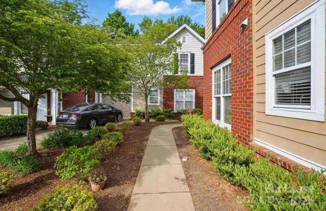 15326 Coventry Court Lane