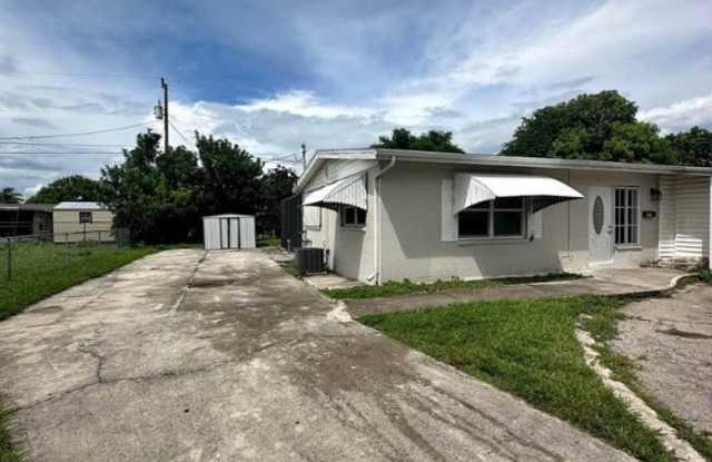 305 Bougainvillea Road W