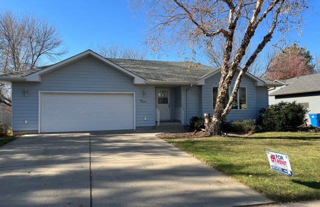 2021 S Queens Avenue - 2021 South Queens Avenue, Sioux Falls, SD 57106