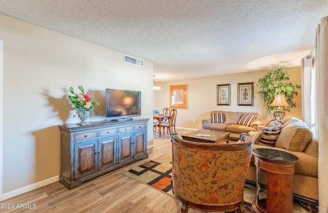 10719 W CAMELOT Circle