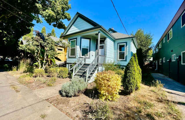 2818 SE 17th Ave - 2818 Southeast 17th Avenue, Portland, OR 97202