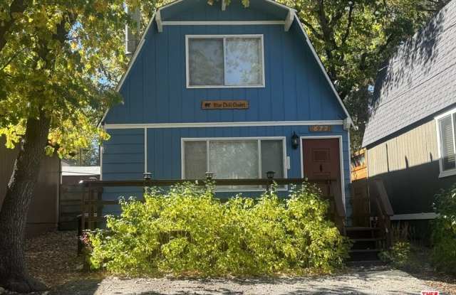 Photo of 672 Holmes Ln