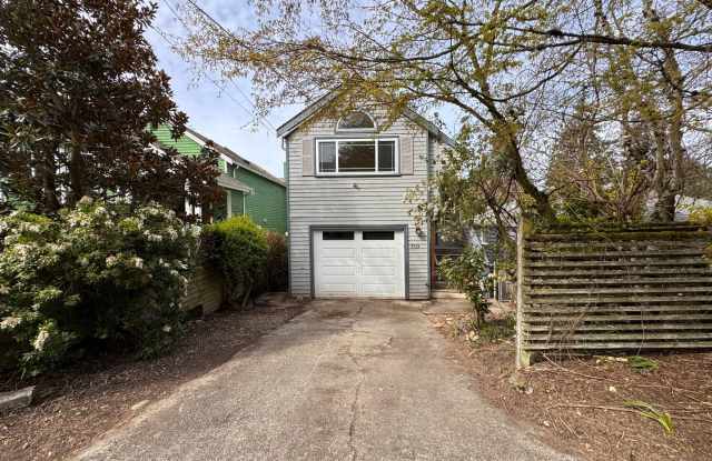 Beautiful Wedgwood Home with Flexible Living + 2nd Kitchen