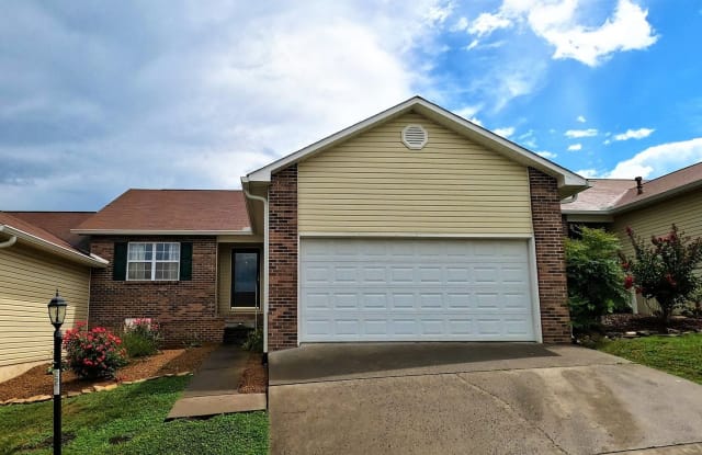 225 Executive Meadows Drive - 225 Executive Meadows Drive, Lenoir City, TN 37771