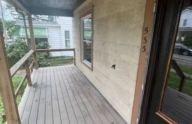 Large 4 Bedroom House