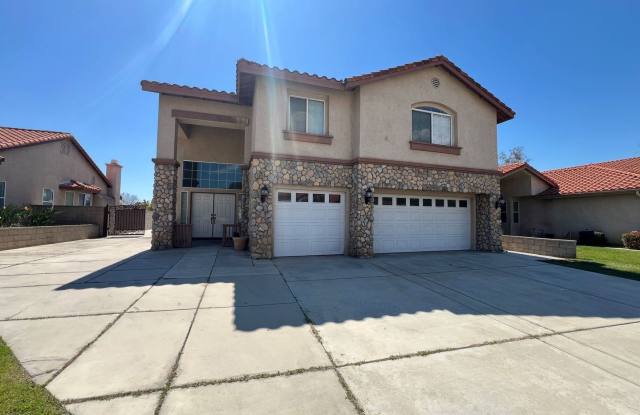 Spacious 5BR/3BA Fontana Home: RV Access  3-Car Garage! - 15929 Katherine Street, Fontana, CA 92335