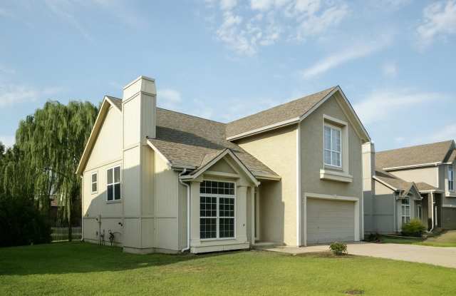 Photo of Move‑In Ready Single-family gem in Oak Ridge Meadows in Lee's Summit!