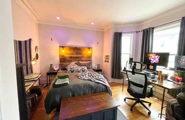 Perfect apartment for Social Students near NEU! Spacious, Yard, Parking  more!