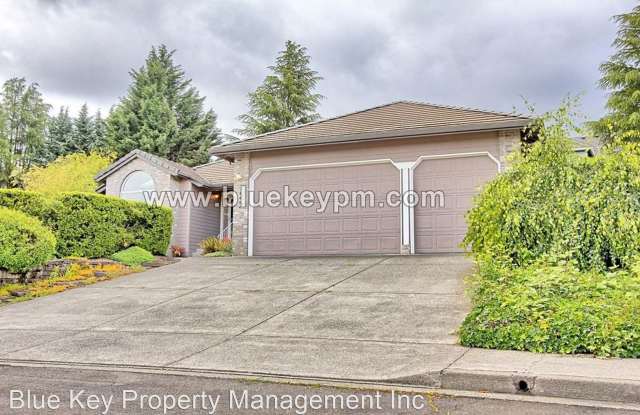 4404 NW Crystal Court