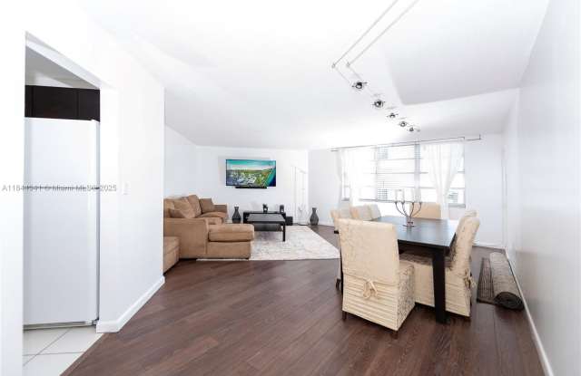 Photo of 2750 NE 183rd St