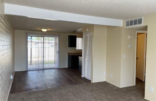 Charming 3Bdm 2Ba Single Story Townhome