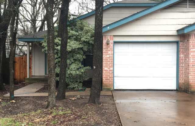 Nice 2/2 - 1 car garage Duplex on a heavily treed lot in NW Austin photos photos