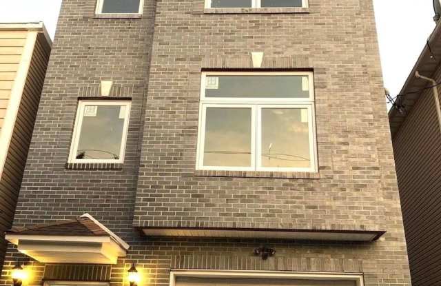 154 COLUMBIA AVE