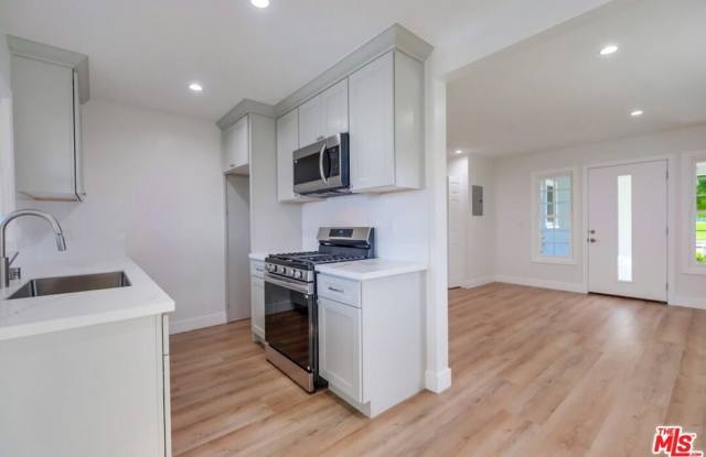 Photo of 8356 Kittyhawk Ave