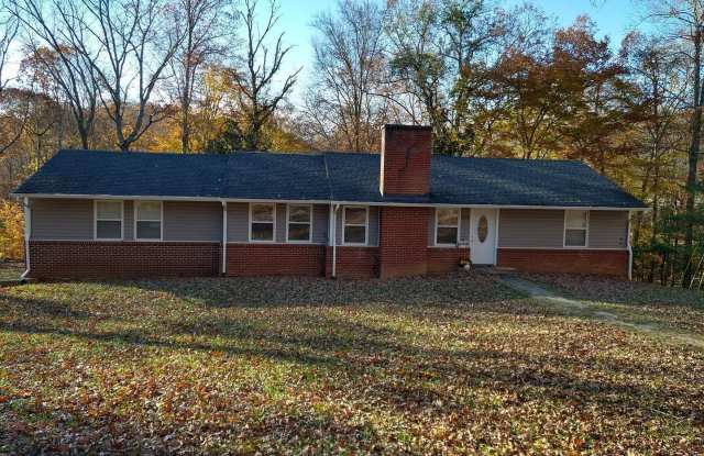 Photo of Gorgeous private home in Altavista!