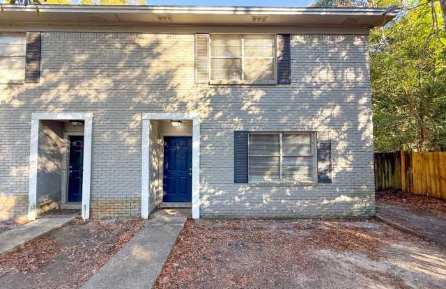 3 bedroom 1.5 bath townhouse available for rent!