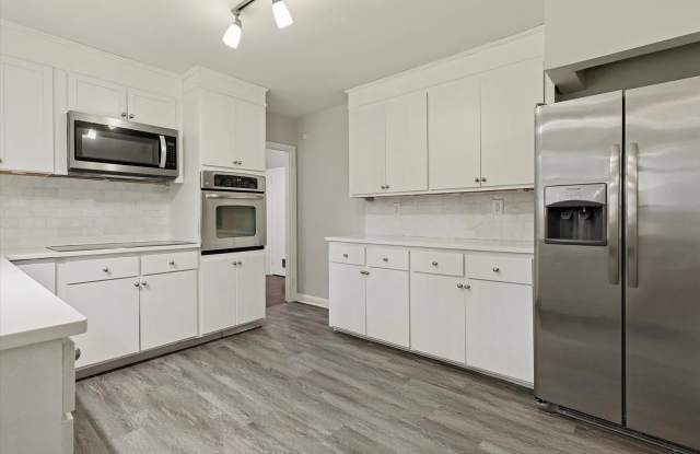 Photo of 6 Bedroom/3 Bathroom Available in Wayne!