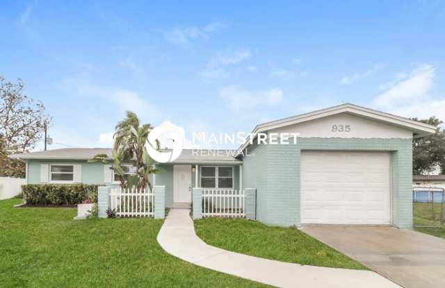 935 South Courtenay Parkway